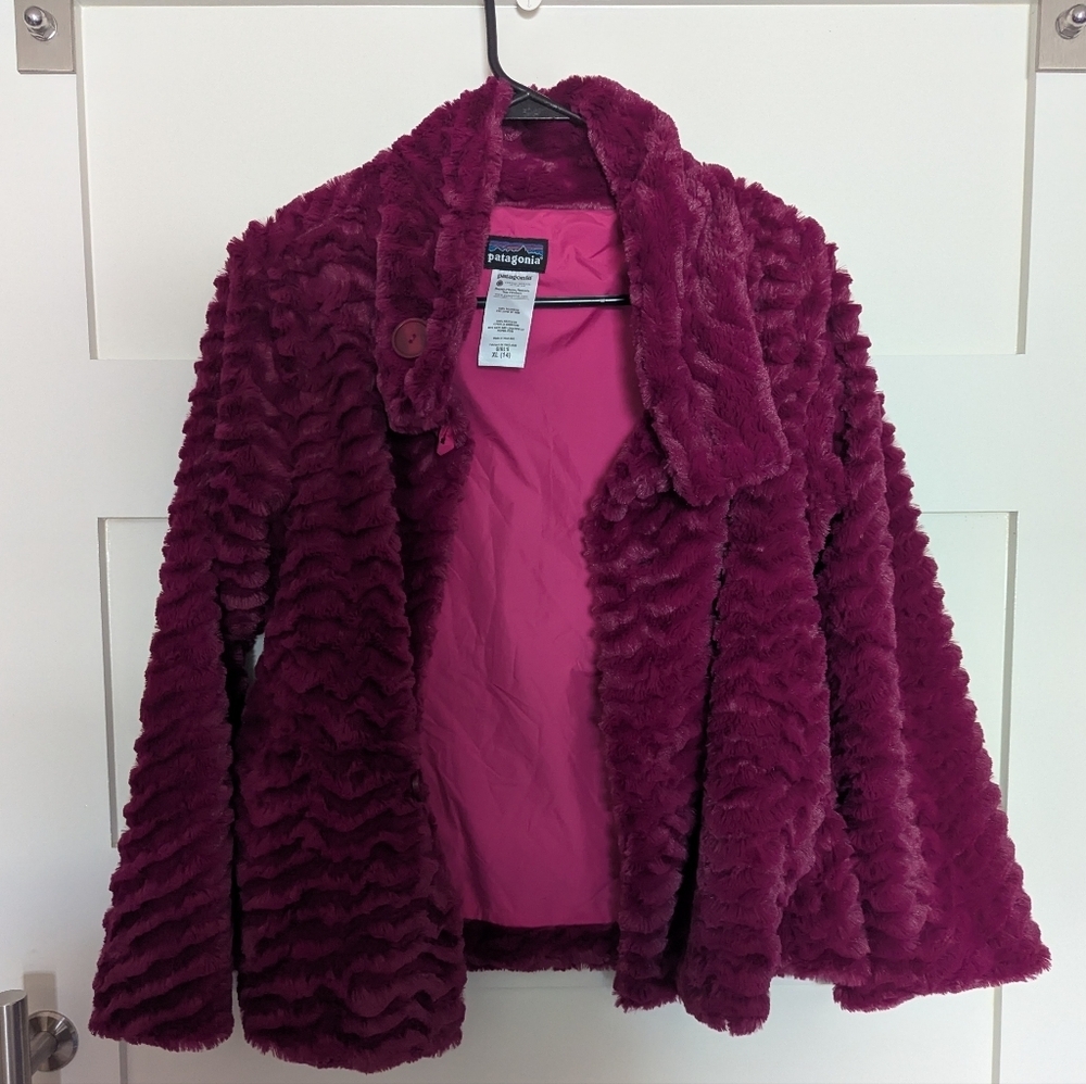 Like New Patagonia Girls size XL jacket. Magenta button front jacket. Pelage - Picture 3 of 8